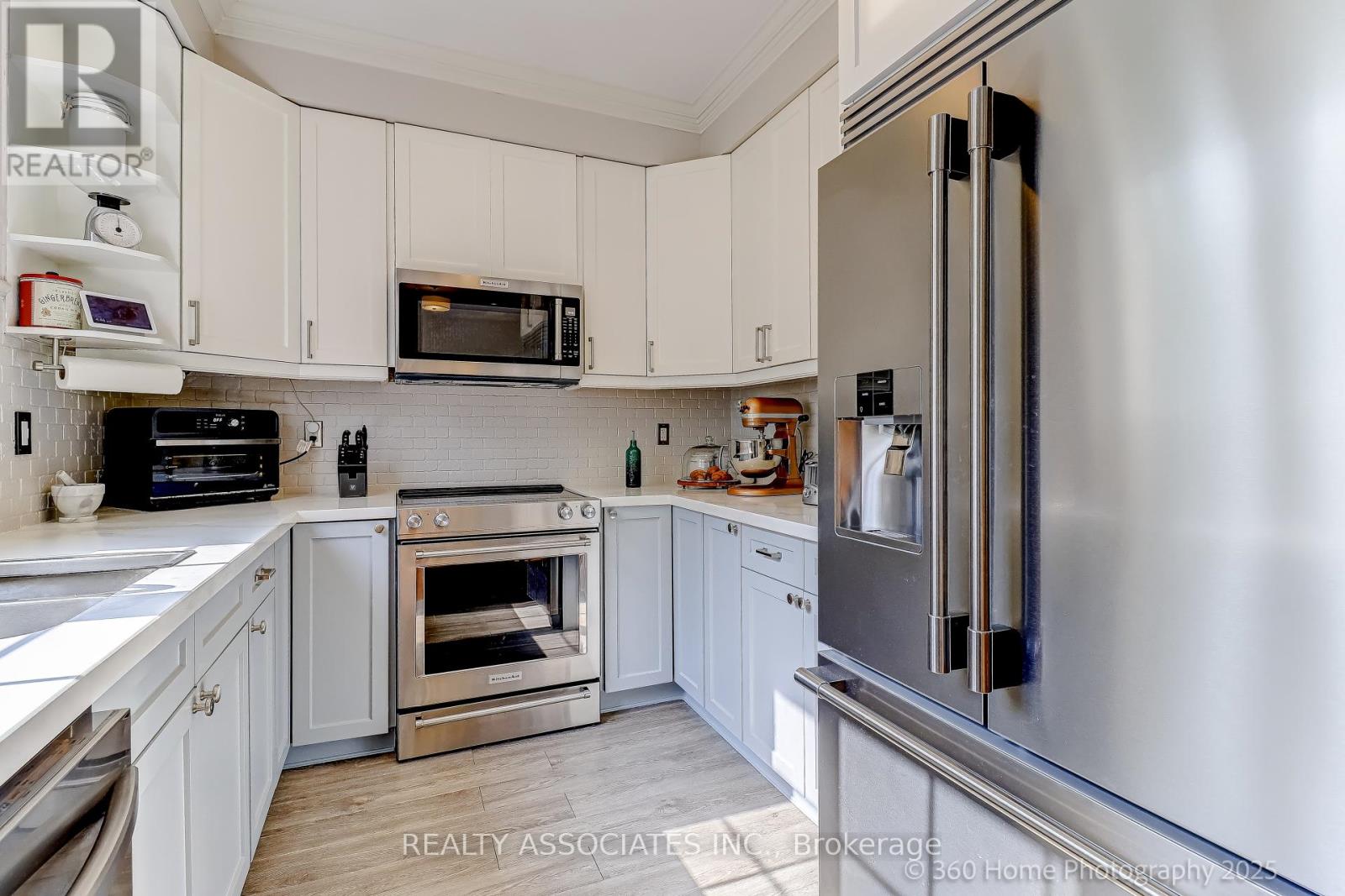 Property at 4 - 215 16TH AVENUE image 5