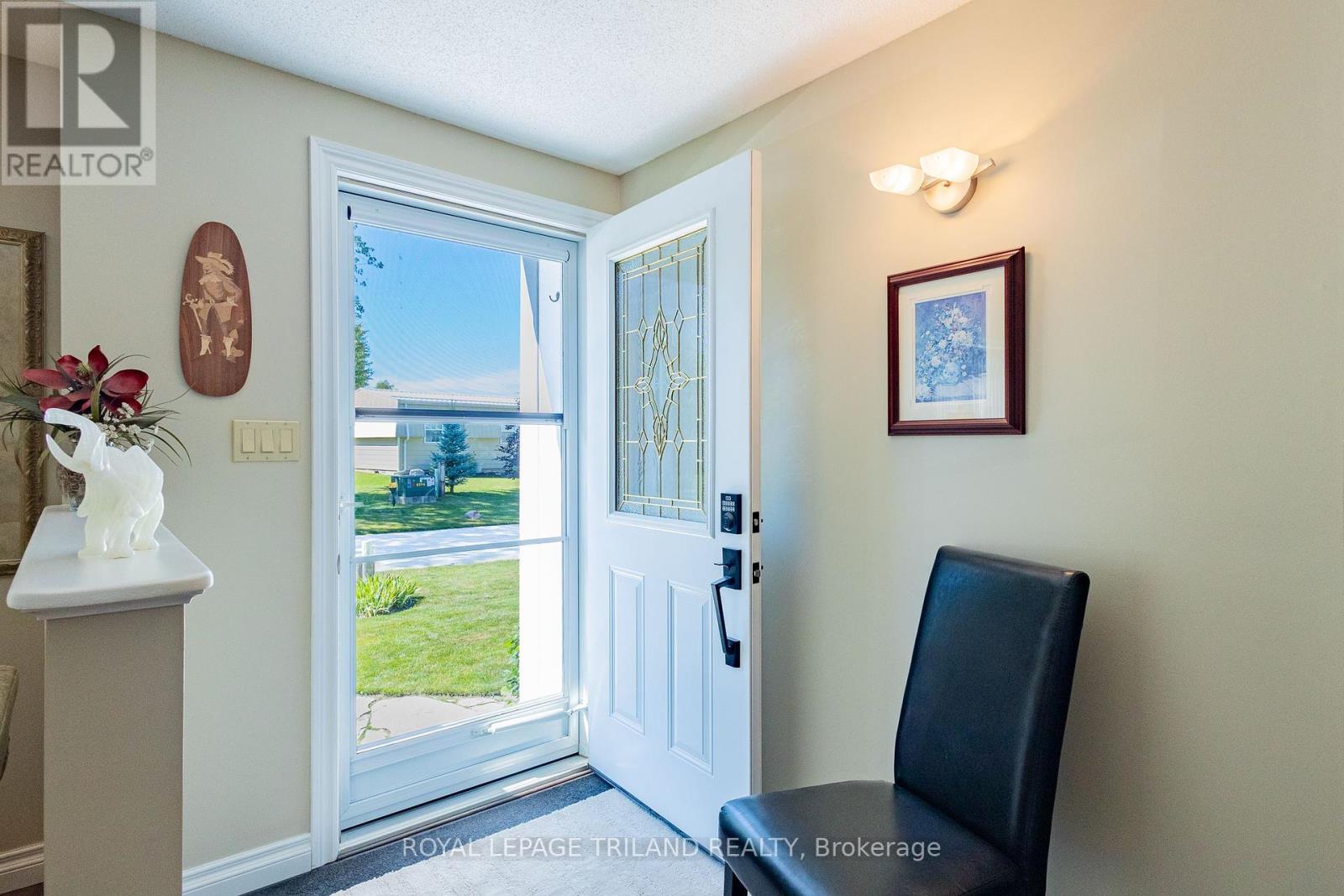 387 Augusta Crescent, South Huron, Ontario  N0M 1T0 - Photo 11 - X12309284