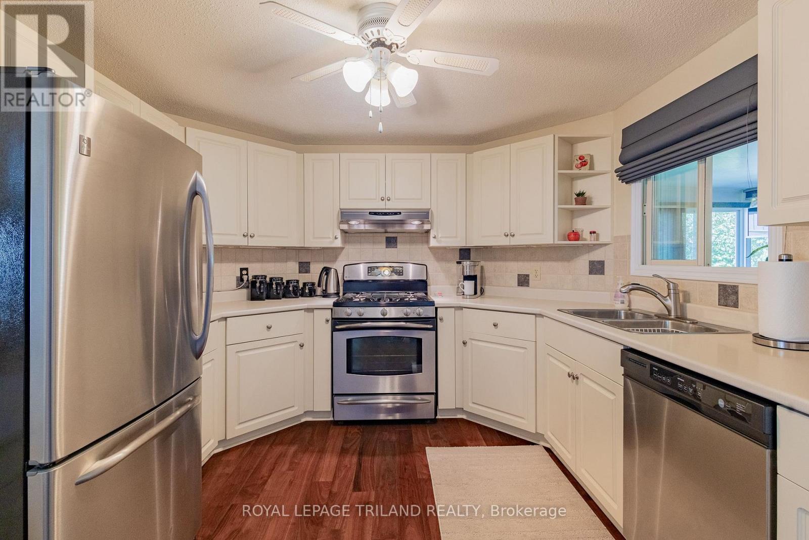 387 Augusta Crescent, South Huron, Ontario  N0M 1T0 - Photo 4 - X12309284