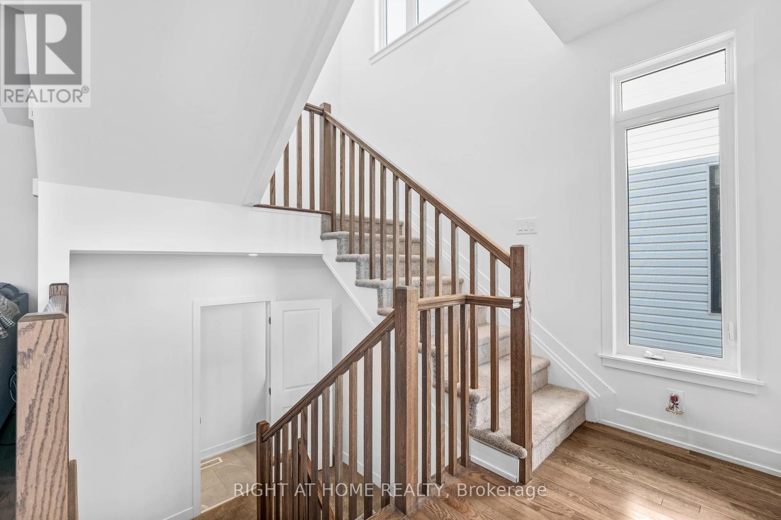 556 Tahoe Heights, Ottawa, Ontario  K1T 0X5 - Photo 12 - X12309297