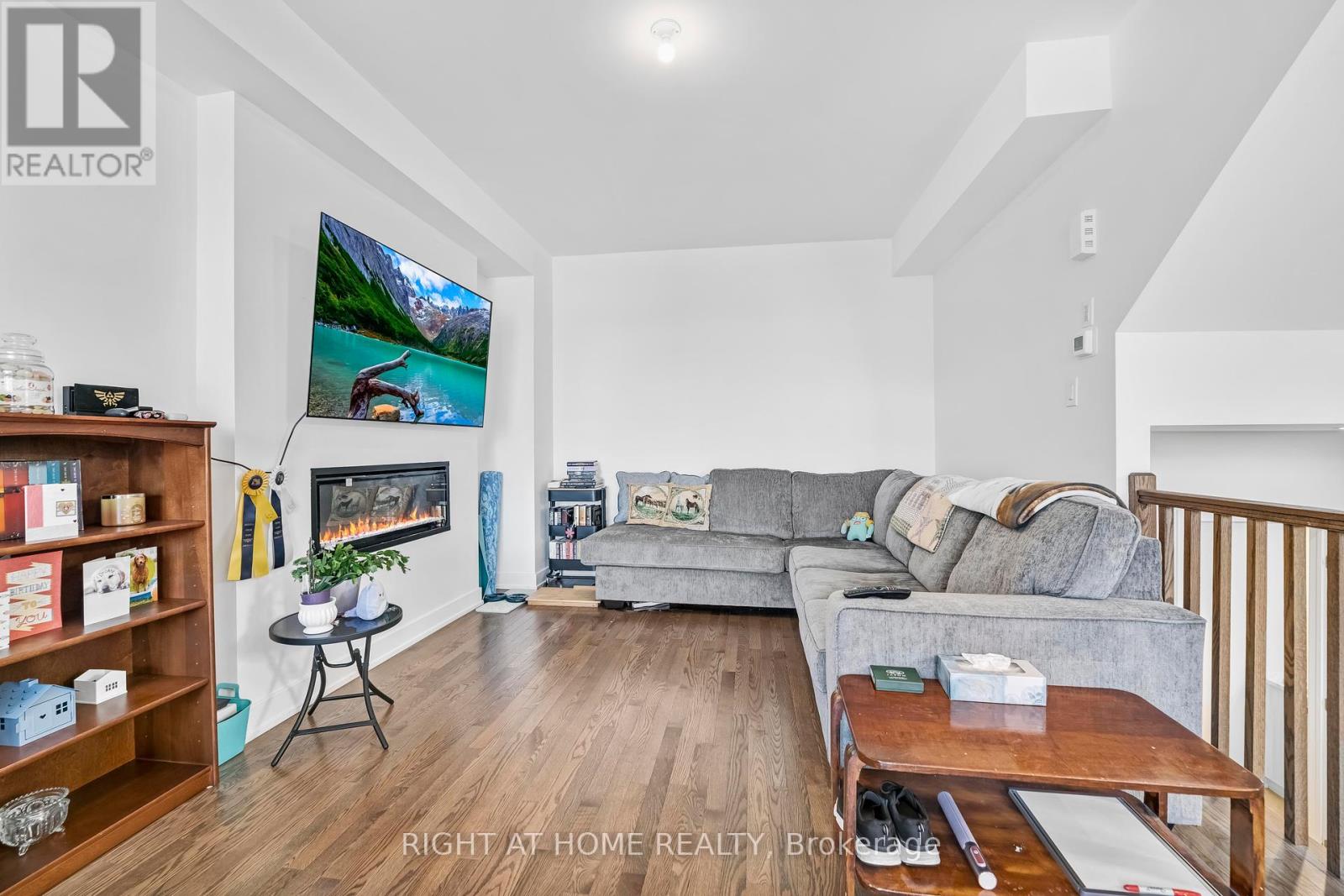 556 Tahoe Heights, Ottawa, Ontario  K1T 0X5 - Photo 8 - X12309297