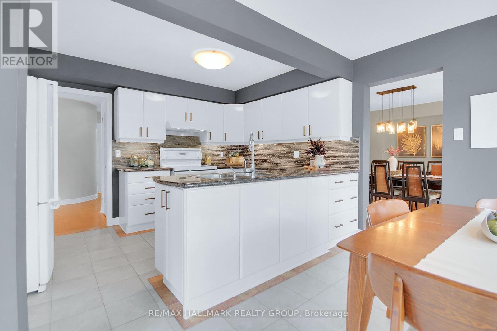 20 Arbuckle Crescent, Ottawa, Ontario  K2G 5H1 - Photo 13 - X12309316