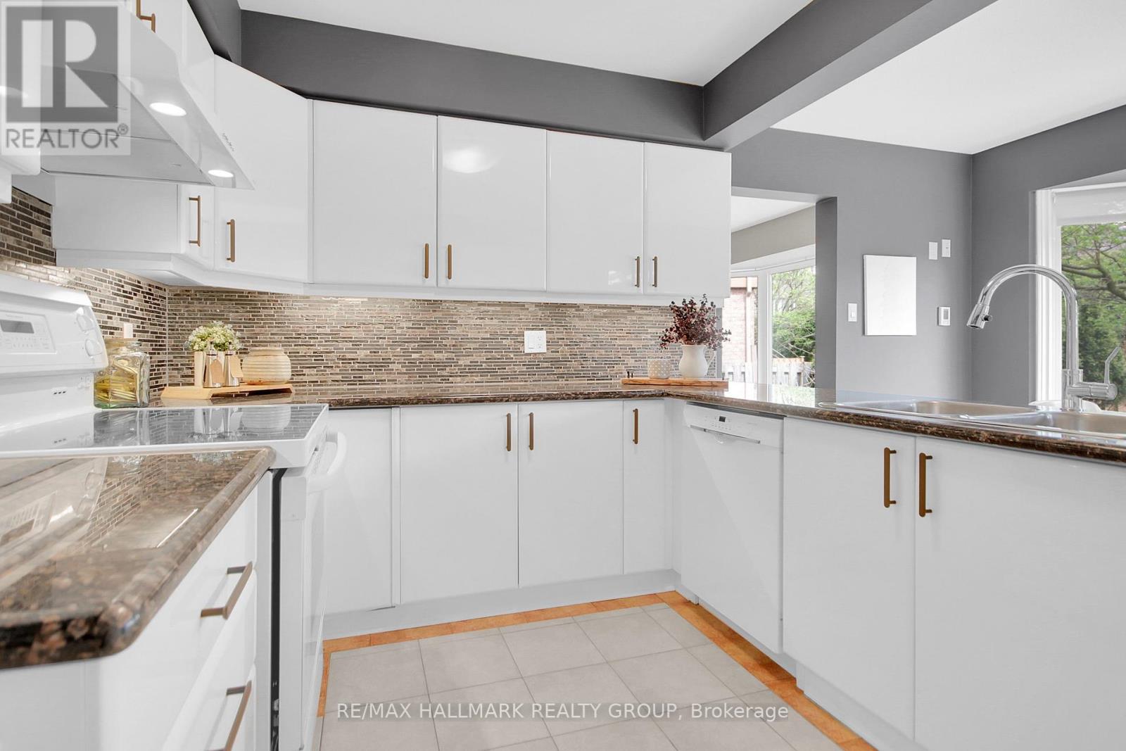 20 Arbuckle Crescent, Ottawa, Ontario  K2G 5H1 - Photo 14 - X12309316