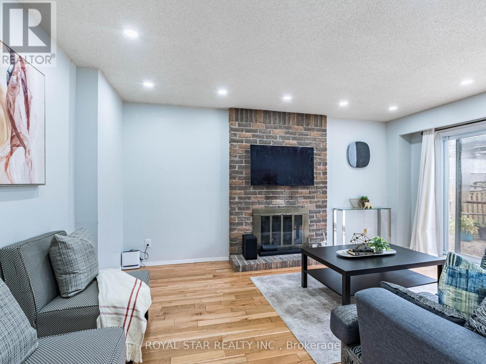 19 Markham Street, Brampton, Ontario  L6S 3P2 - Photo 15 - W12309277