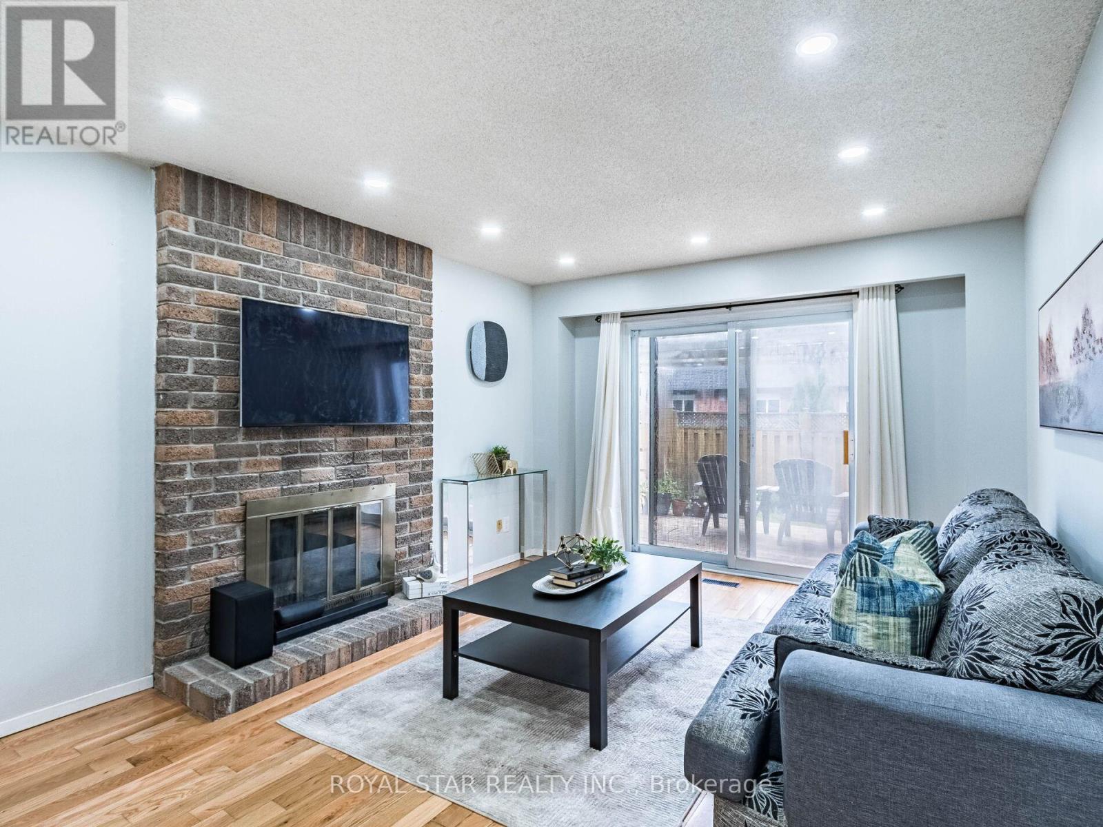 19 Markham Street, Brampton, Ontario  L6S 3P2 - Photo 16 - W12309277