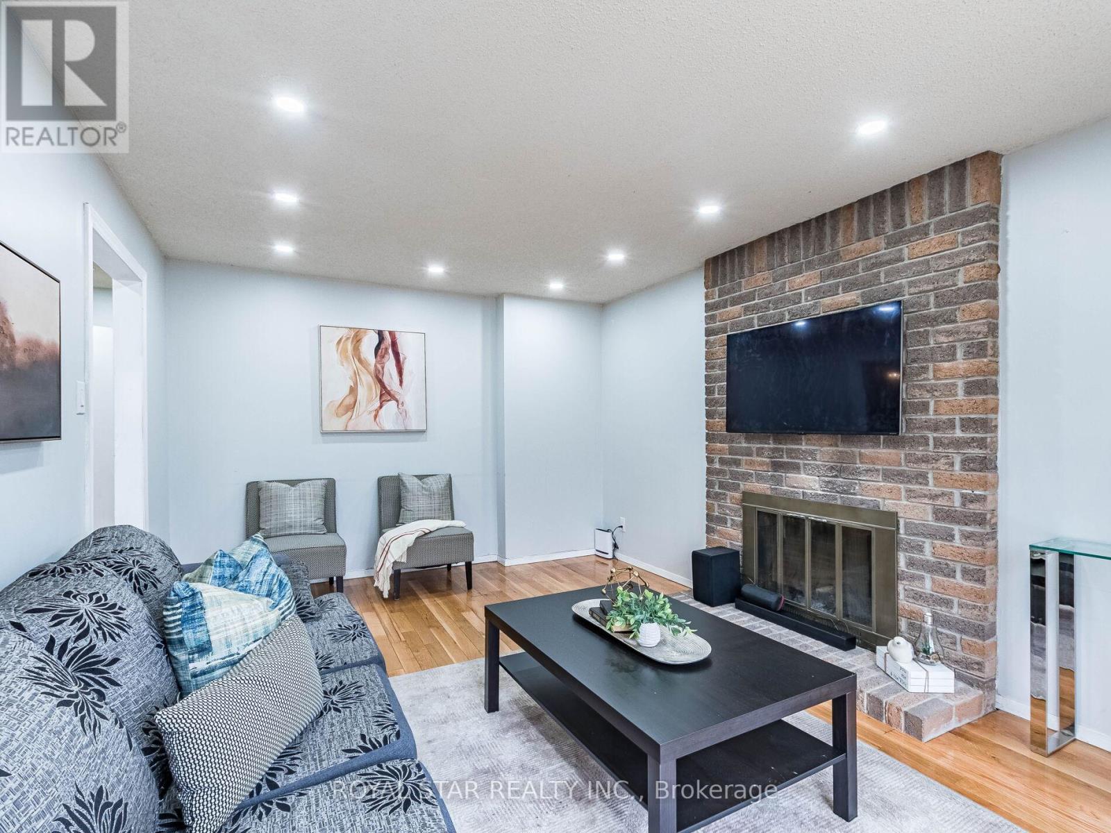 19 Markham Street, Brampton, Ontario  L6S 3P2 - Photo 17 - W12309277