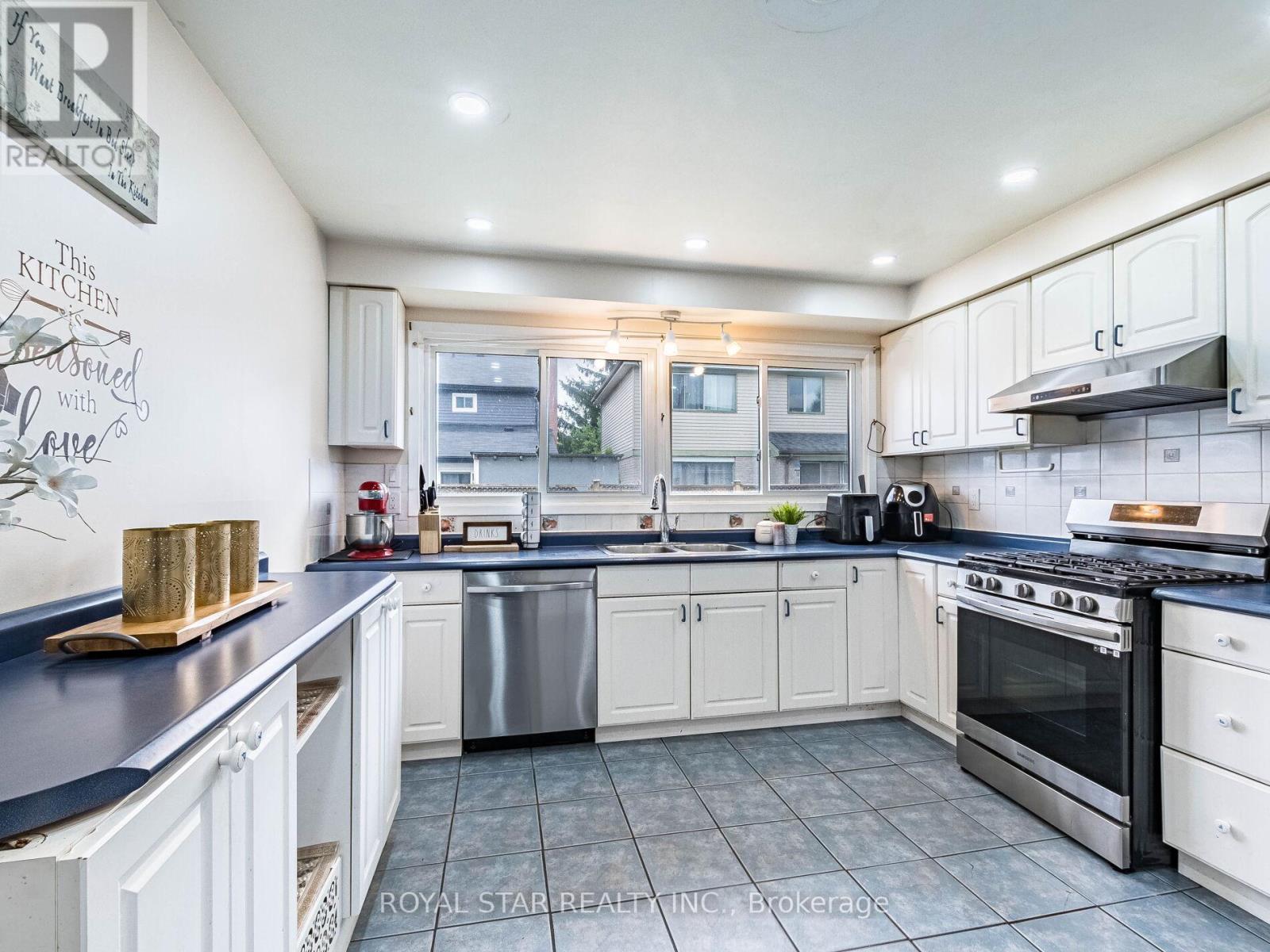 19 Markham Street, Brampton, Ontario  L6S 3P2 - Photo 19 - W12309277