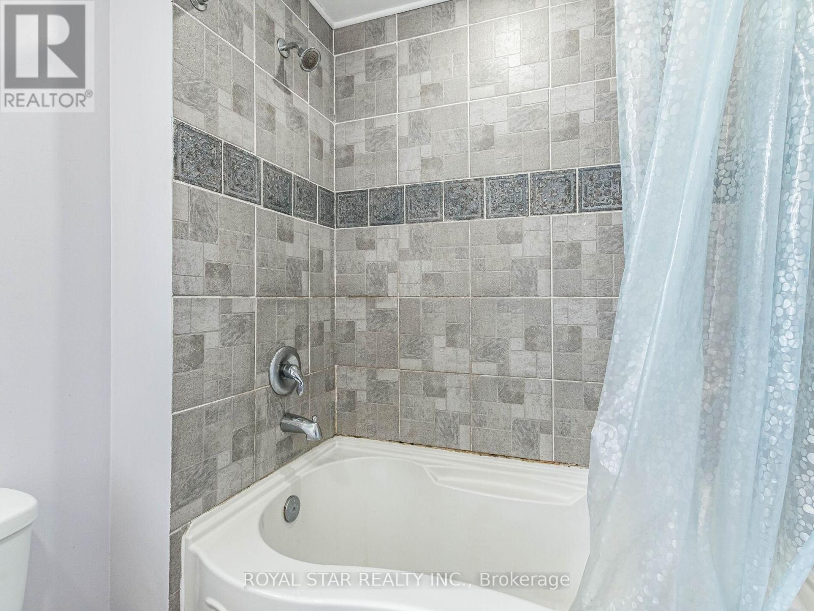 19 Markham Street, Brampton, Ontario  L6S 3P2 - Photo 32 - W12309277