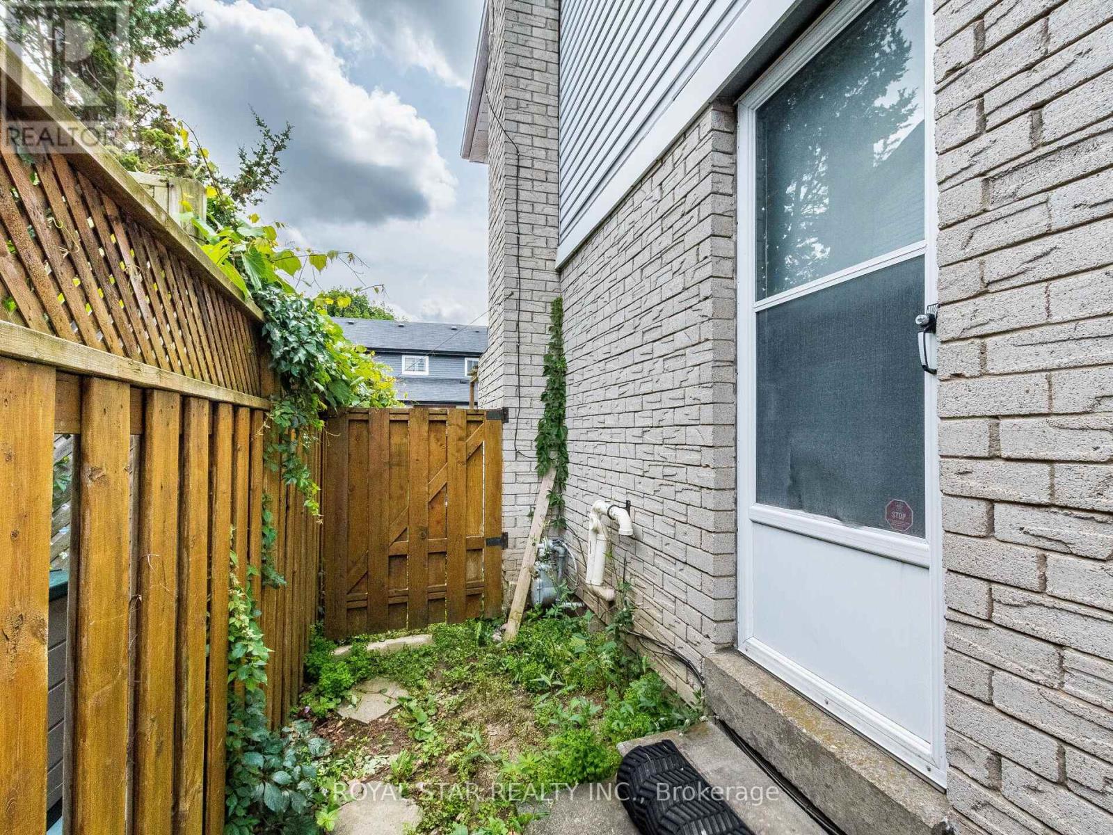 19 Markham Street, Brampton, Ontario  L6S 3P2 - Photo 44 - W12309277