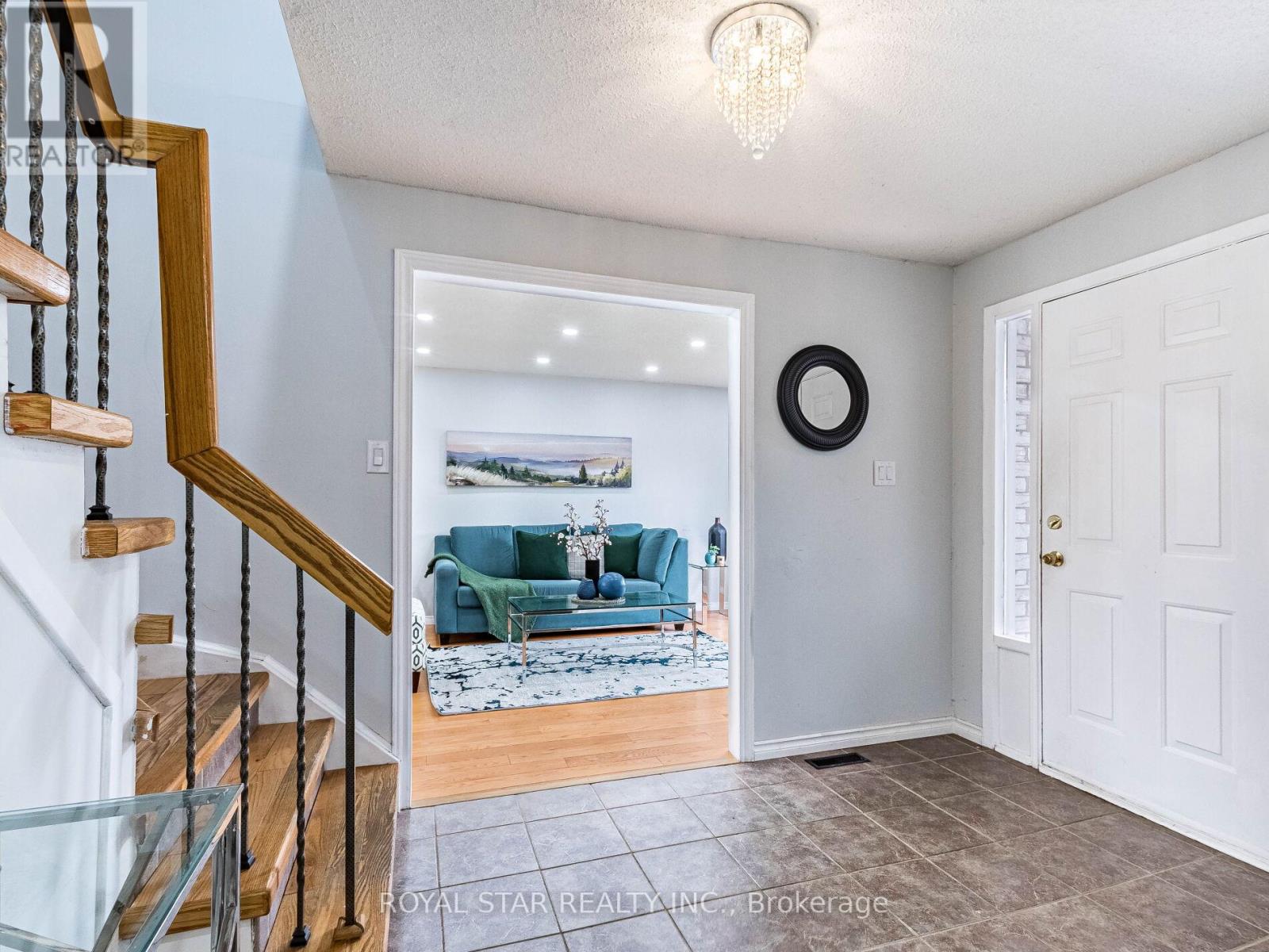 19 Markham Street, Brampton, Ontario  L6S 3P2 - Photo 6 - W12309277