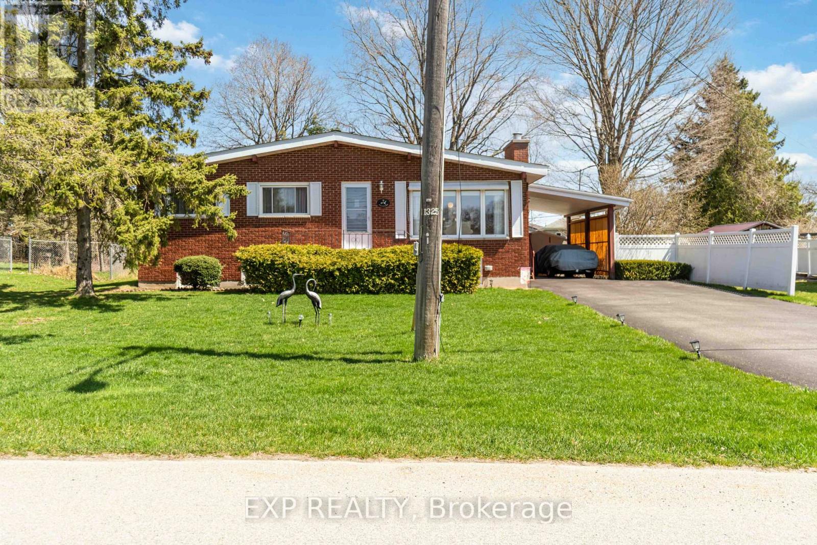 Property at 5 FAIRWAY CRESCENT image 1