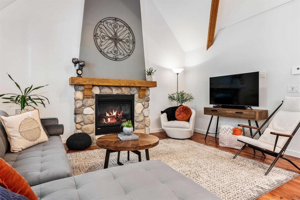 Property at 43465 BLUE GROUSE LANE image 5