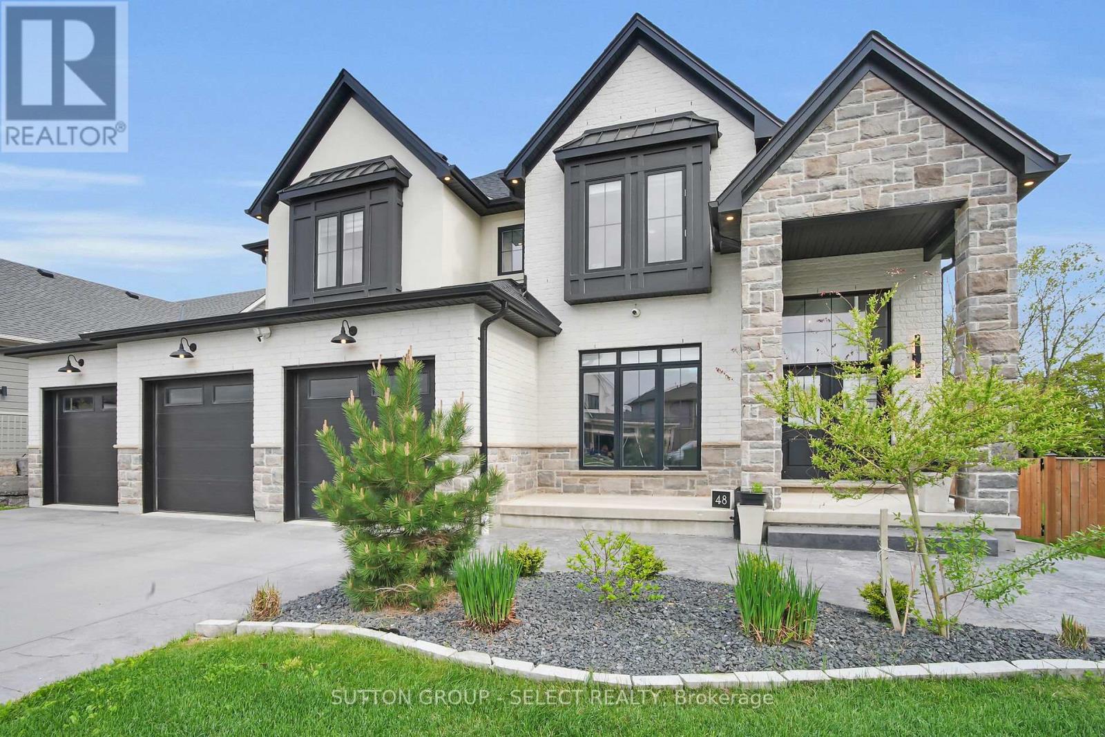 48 Royal Crescent, Southwold, Ontario  N5P 3T2 - Photo 2 - X12309338