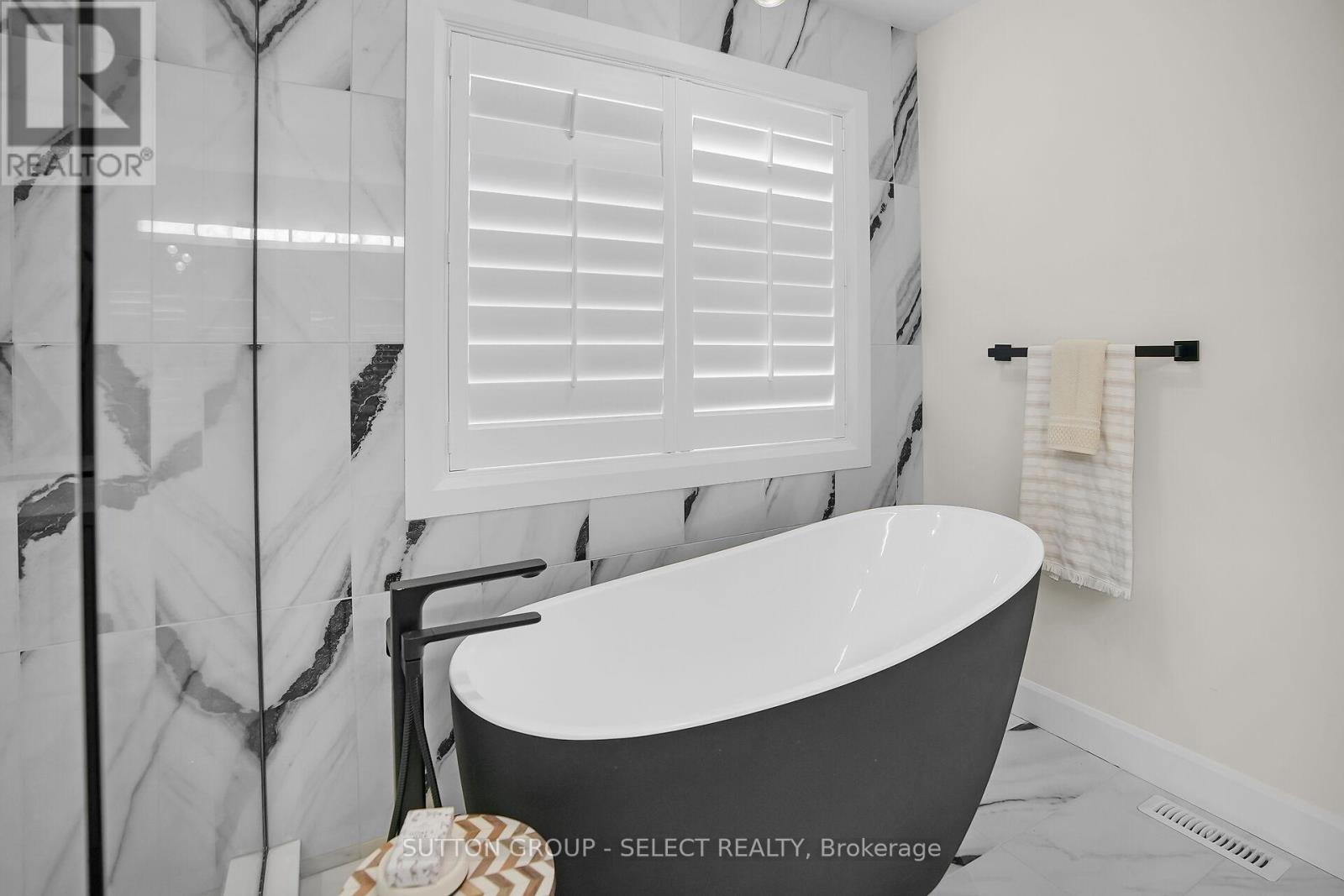 48 Royal Crescent, Southwold, Ontario  N5P 3T2 - Photo 21 - X12309338