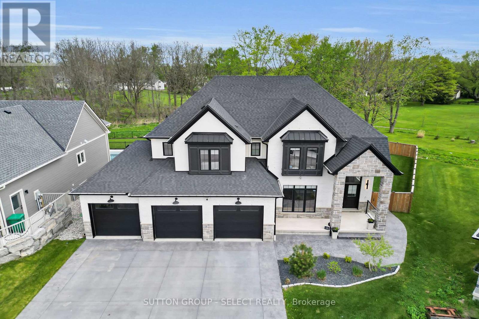 48 Royal Crescent, Southwold, Ontario  N5P 3T2 - Photo 3 - X12309338