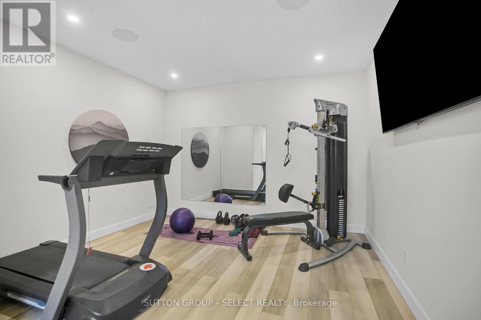 48 Royal Crescent, Southwold, Ontario  N5P 3T2 - Photo 31 - X12309338
