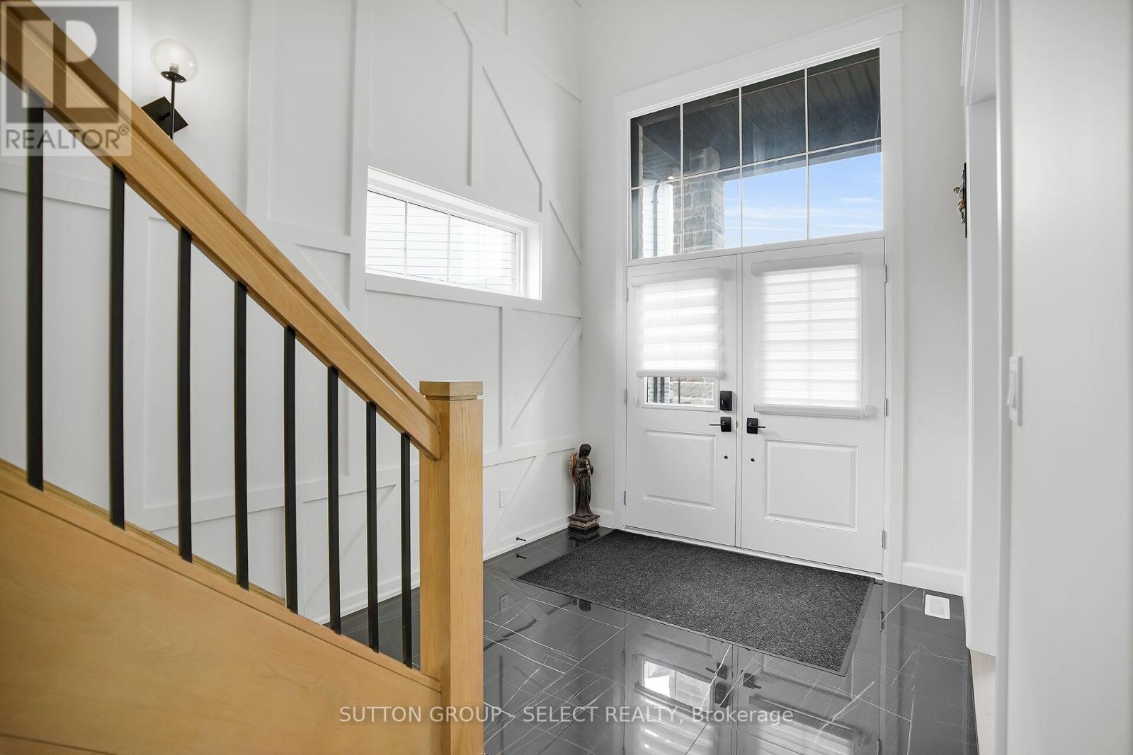48 Royal Crescent, Southwold, Ontario  N5P 3T2 - Photo 7 - X12309338