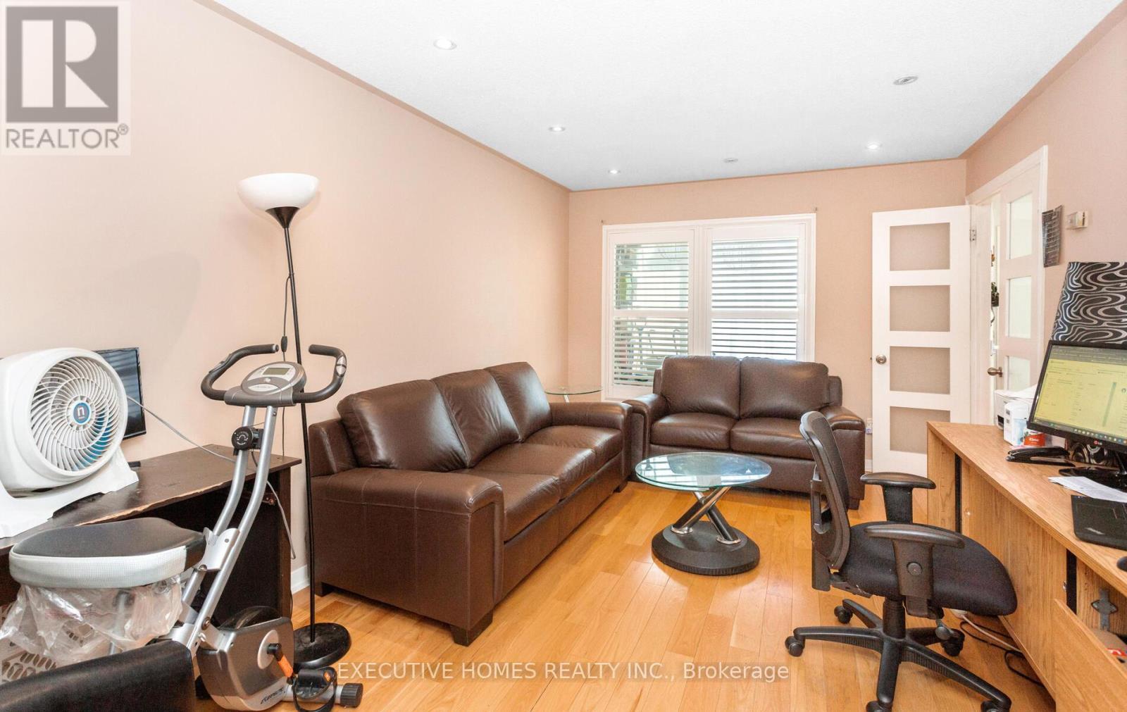 161 Kingsbridge Garden Circle, Mississauga, Ontario  L5R 1T6 - Photo 10 - W12309311