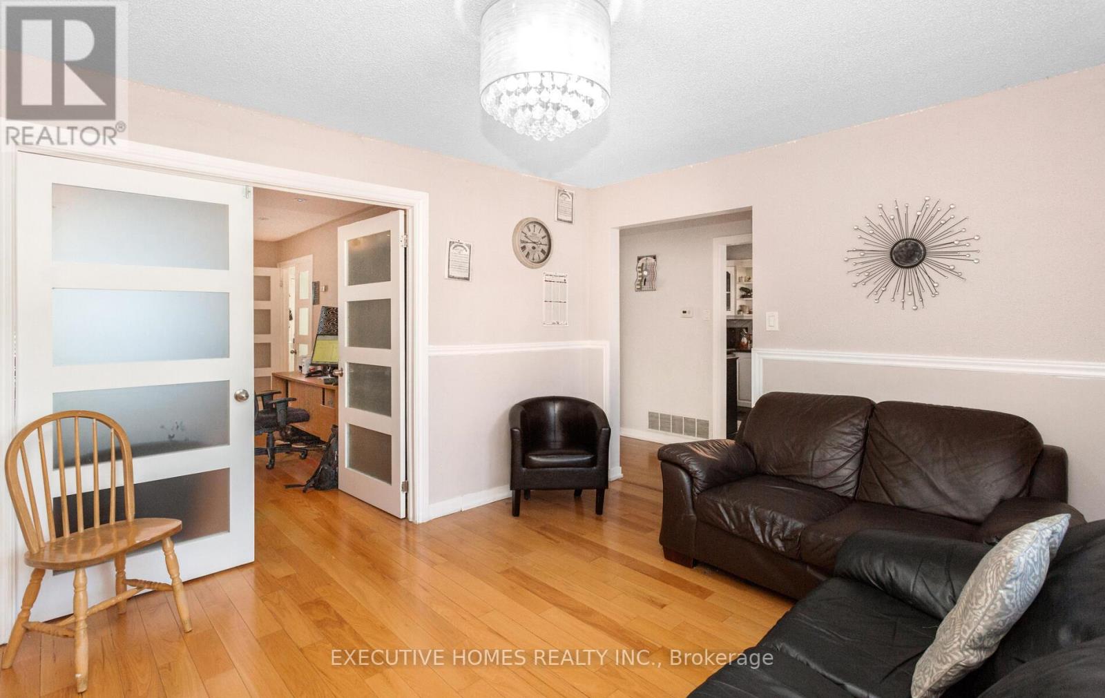 161 Kingsbridge Garden Circle, Mississauga, Ontario  L5R 1T6 - Photo 12 - W12309311