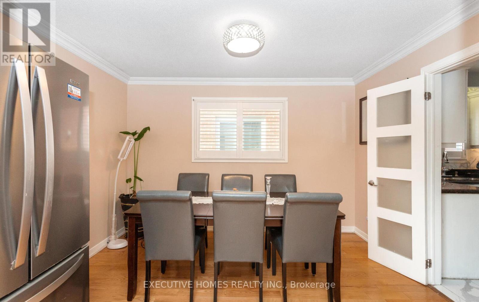 161 Kingsbridge Garden Circle, Mississauga, Ontario  L5R 1T6 - Photo 13 - W12309311