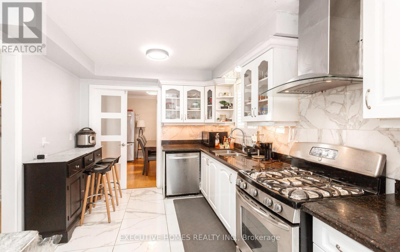 161 Kingsbridge Garden Circle, Mississauga, Ontario  L5R 1T6 - Photo 16 - W12309311