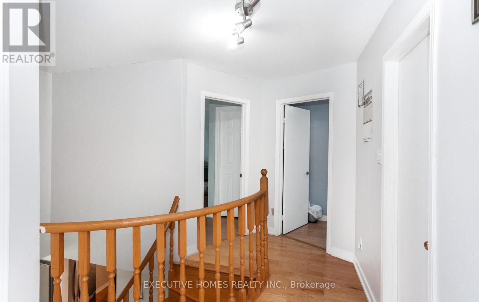 161 Kingsbridge Garden Circle, Mississauga, Ontario  L5R 1T6 - Photo 19 - W12309311