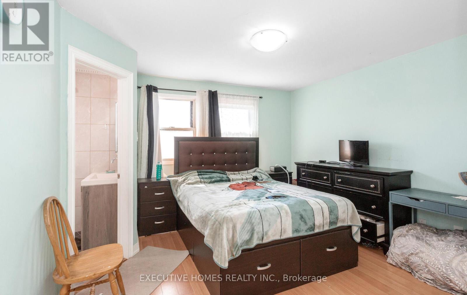 161 Kingsbridge Garden Circle, Mississauga, Ontario  L5R 1T6 - Photo 20 - W12309311