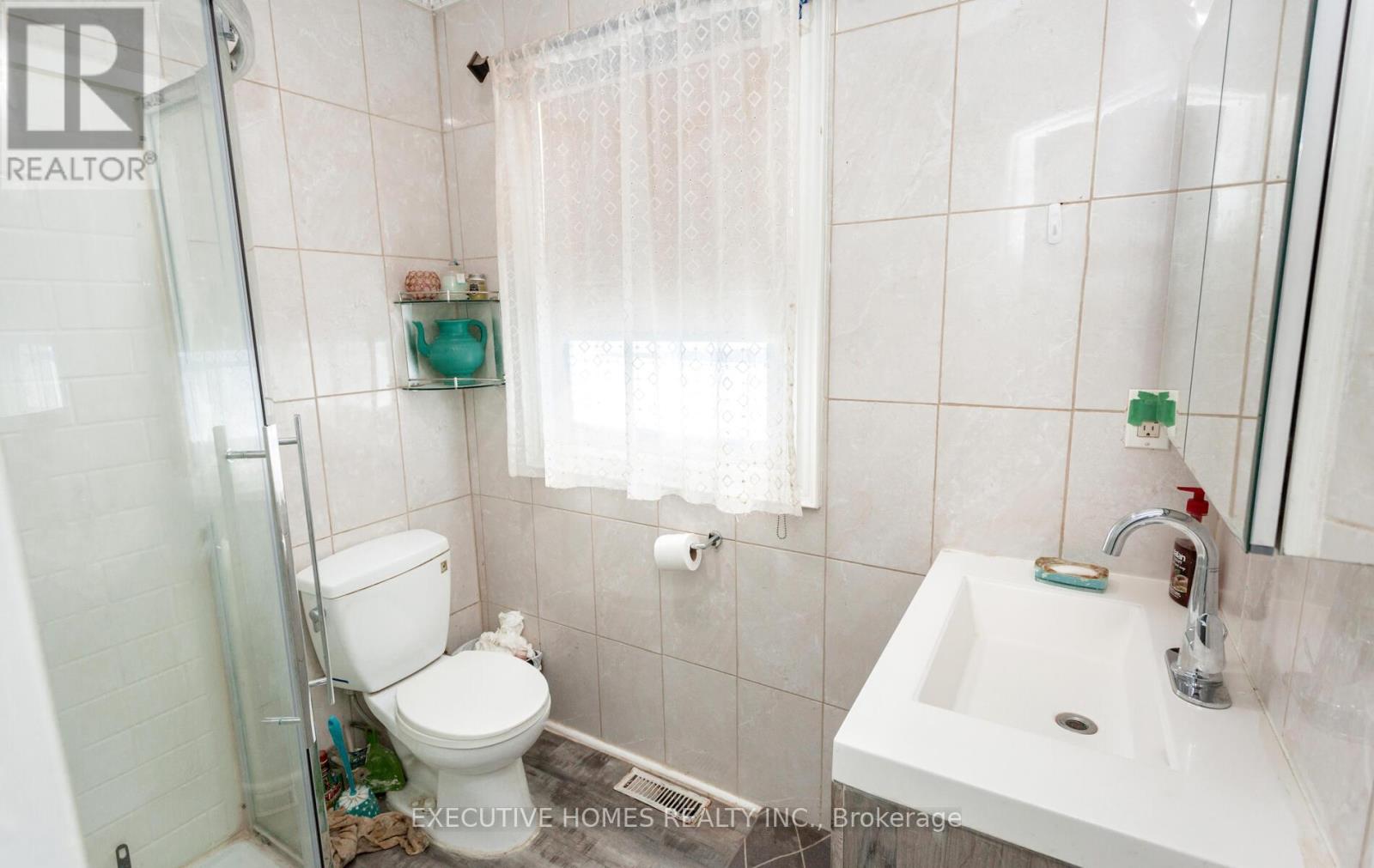 161 Kingsbridge Garden Circle, Mississauga, Ontario  L5R 1T6 - Photo 21 - W12309311