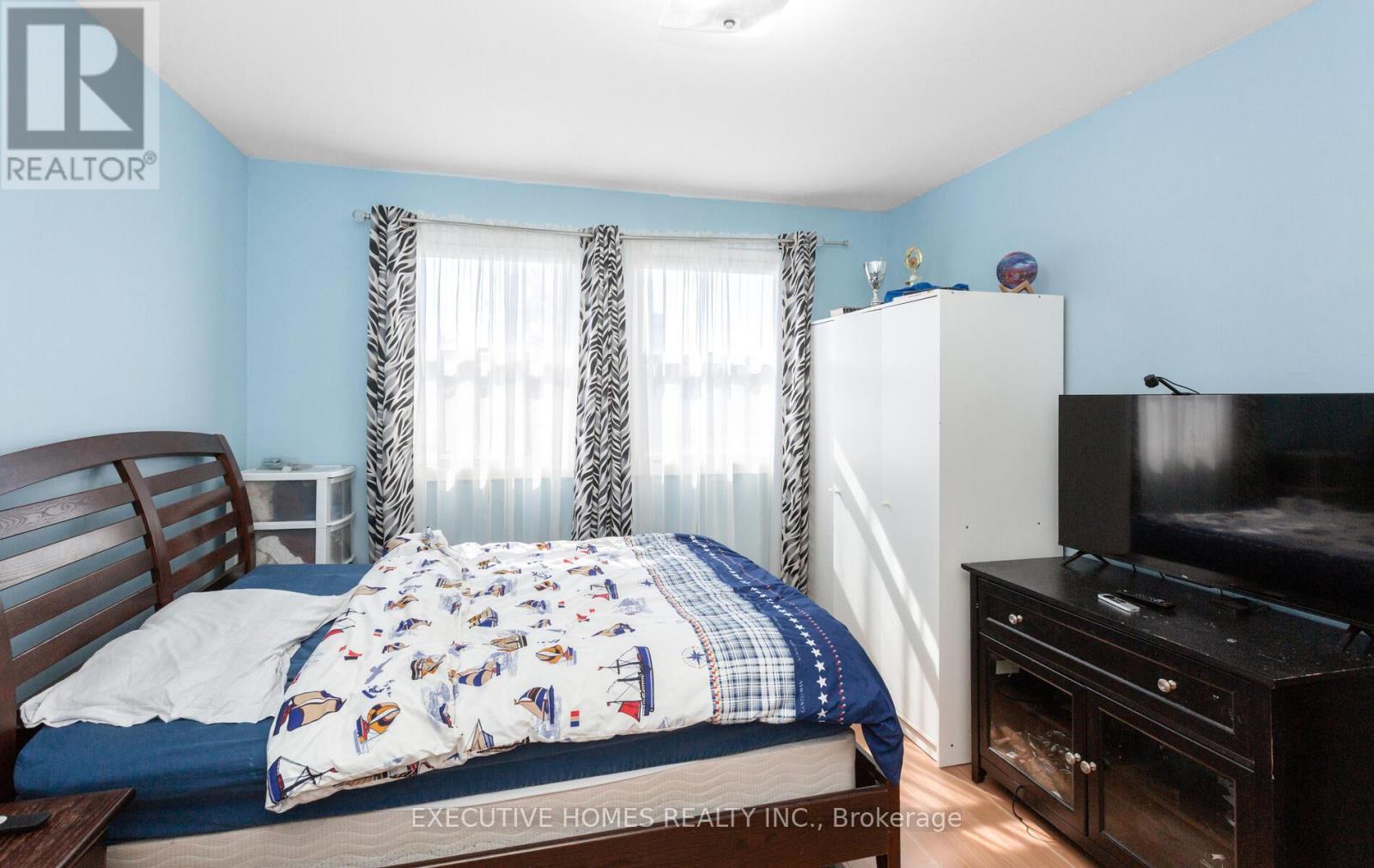 161 Kingsbridge Garden Circle, Mississauga, Ontario  L5R 1T6 - Photo 26 - W12309311