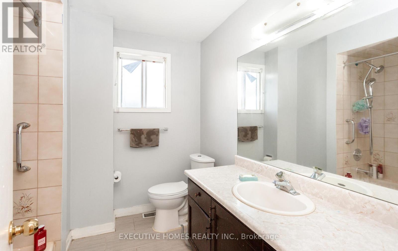 161 Kingsbridge Garden Circle, Mississauga, Ontario  L5R 1T6 - Photo 27 - W12309311