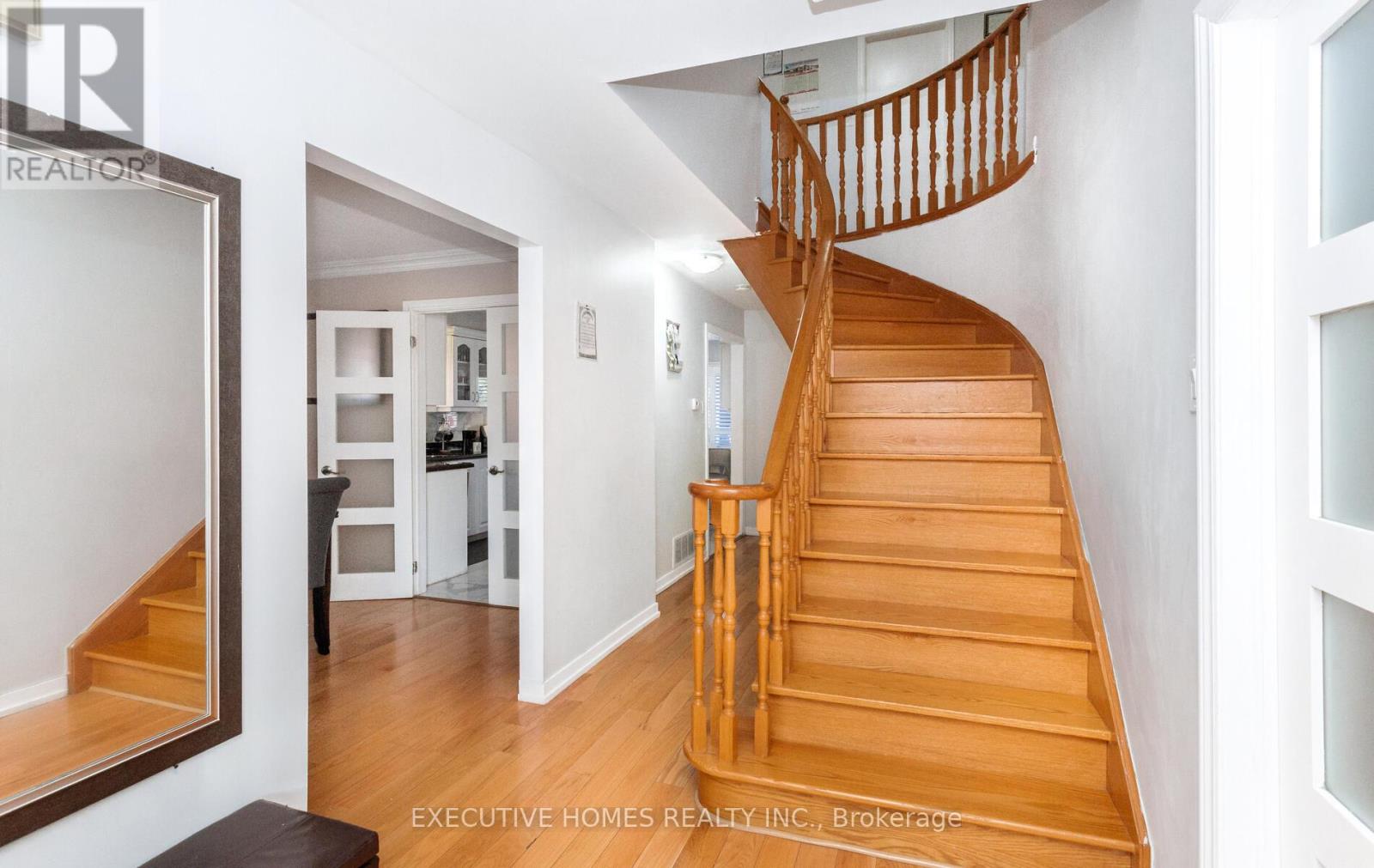 161 Kingsbridge Garden Circle, Mississauga, Ontario  L5R 1T6 - Photo 8 - W12309311