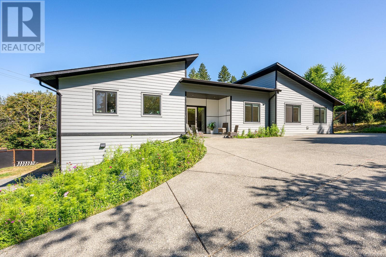 4698 Island Hwy, Courtenay, British Columbia  V9N 5Y6 - Photo 2 - 1007805