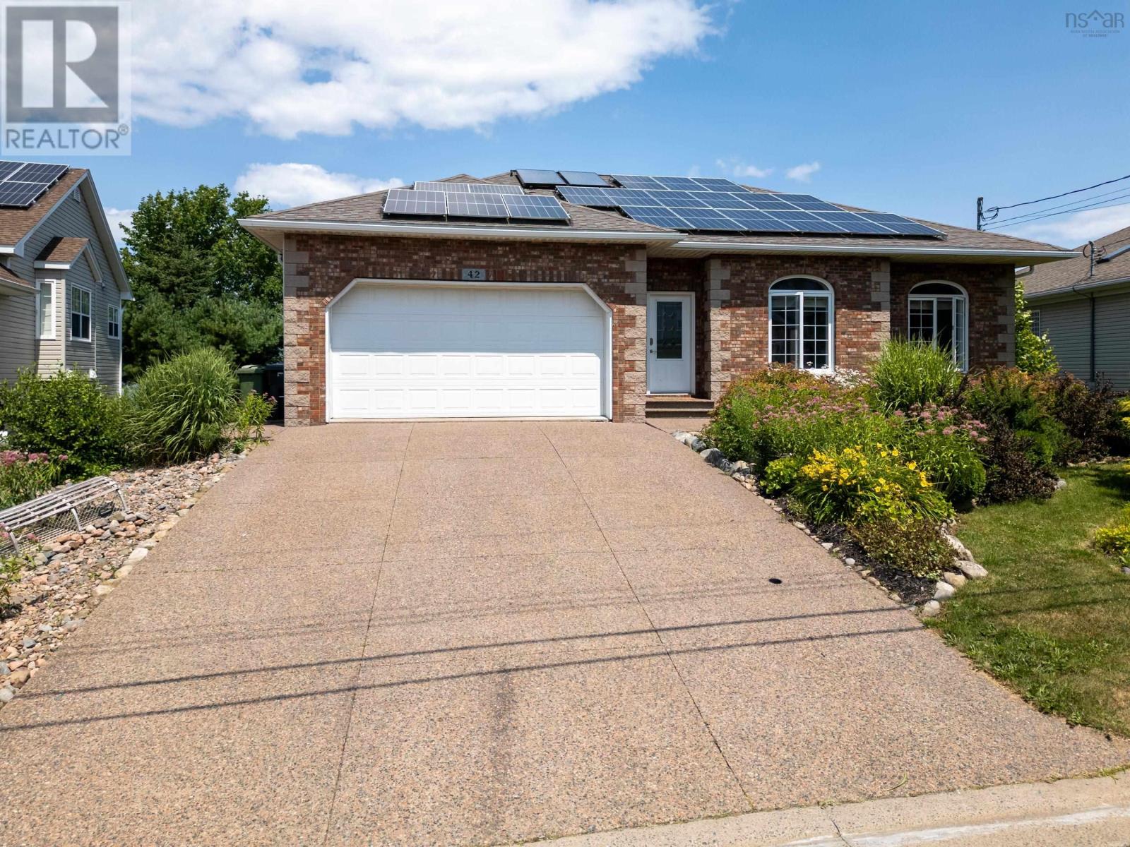 Property at 42 Lakeridge Crescent image 2