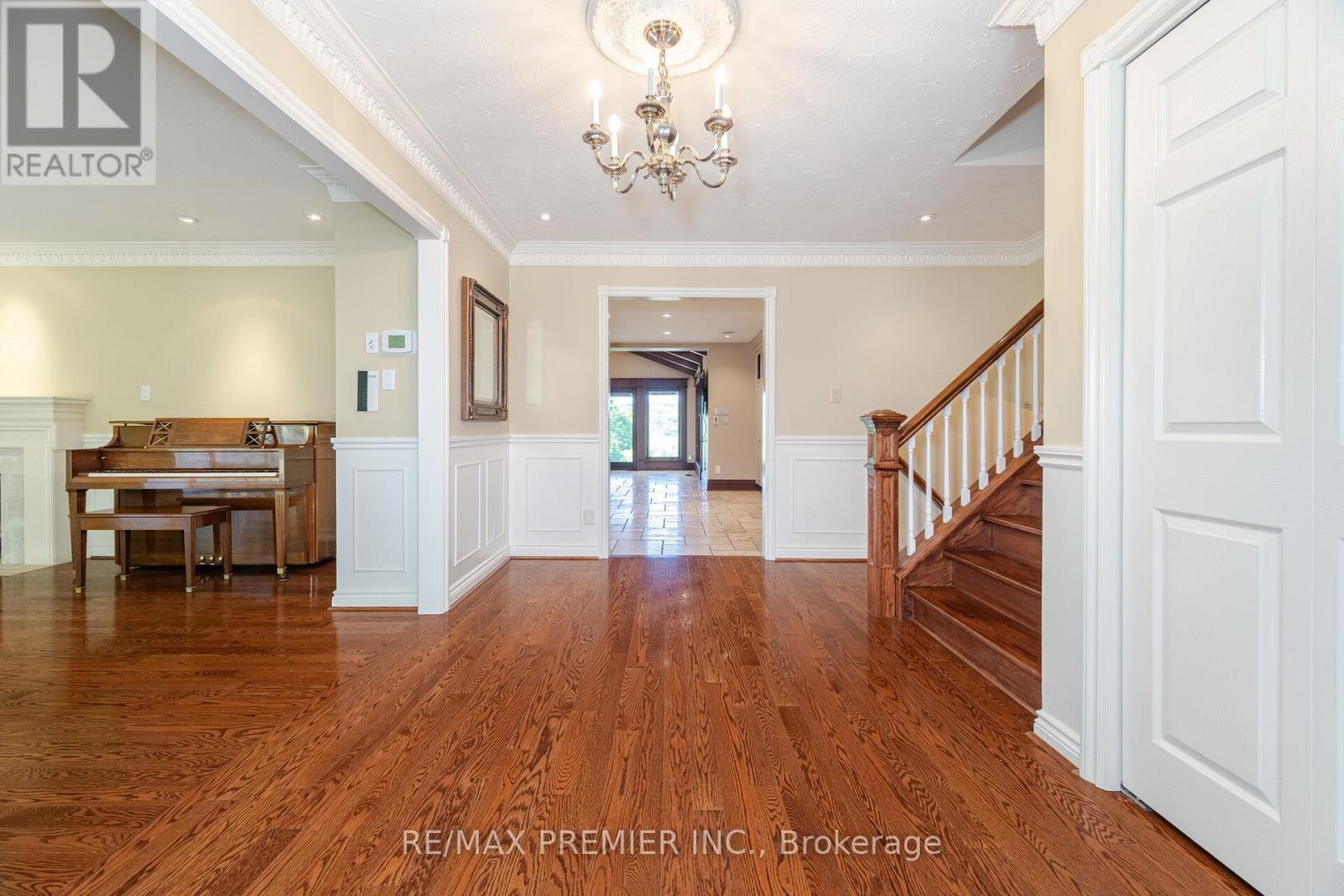 18 Ingleview Drive, Caledon, Ontario  L7C 1P3 - Photo 6 - W12307184