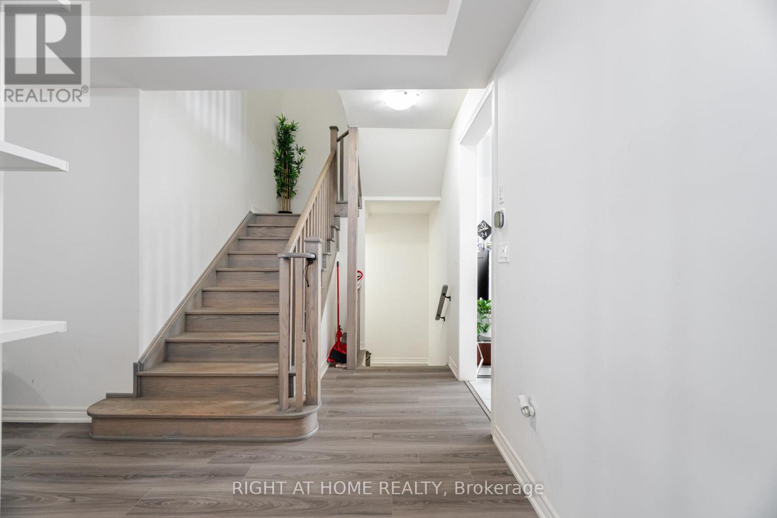 266 Skinner Road, Hamilton, Ontario  L0R 2H1 - Photo 10 - X12309328