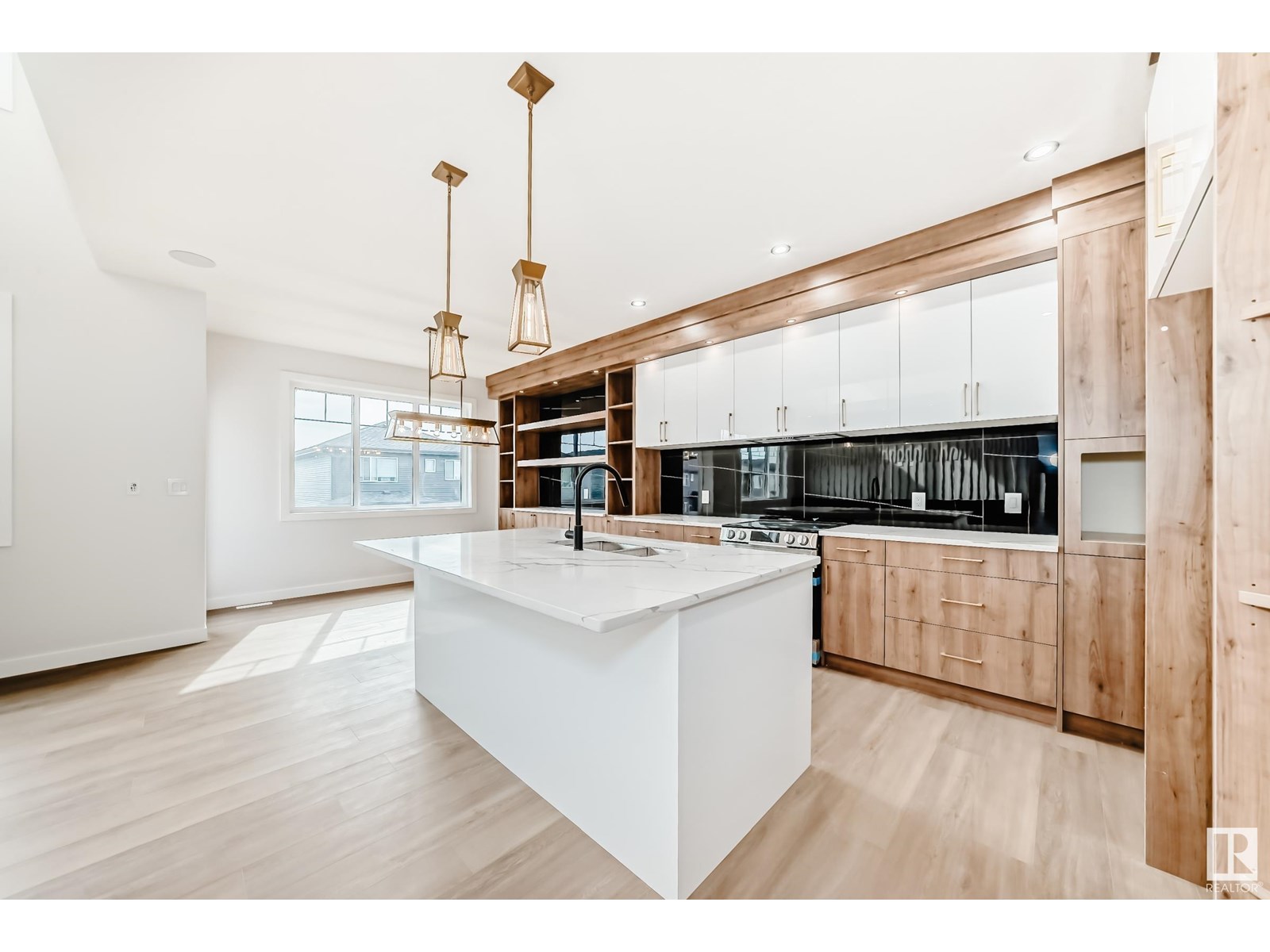 Property at 15 AXELWOOD CR image 3