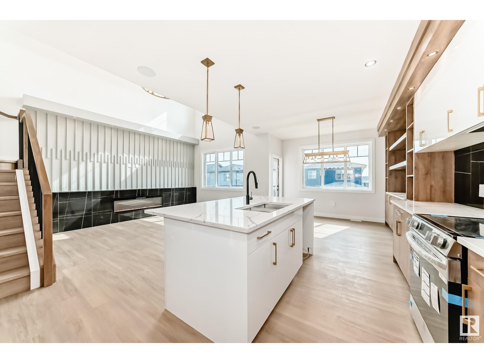Property at 15 AXELWOOD CR image 4