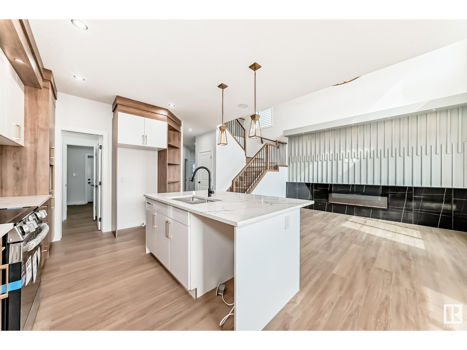 Property at 15 AXELWOOD CR image 5