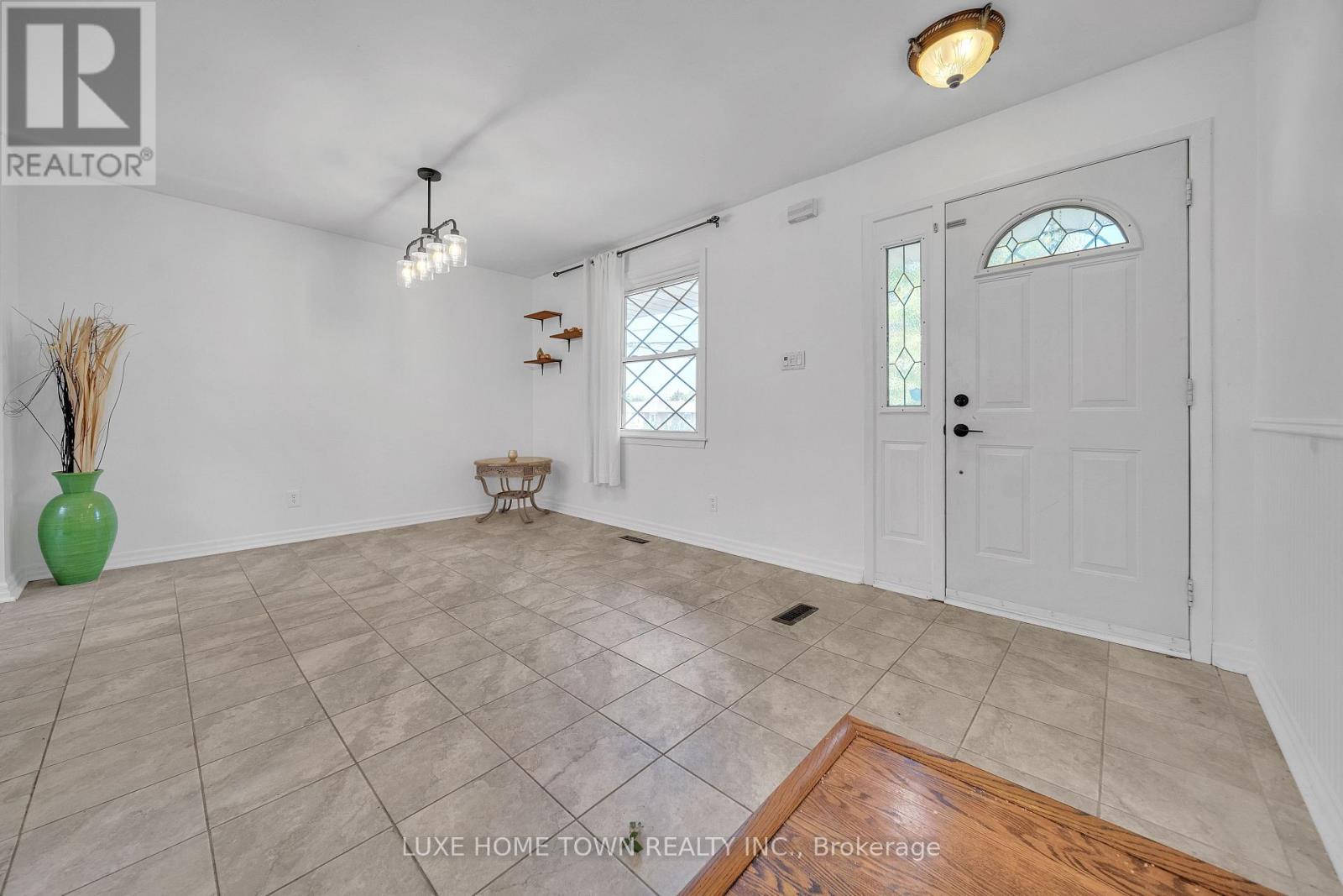 764 Hillcrest Road, Pickering, Ontario  L1W 2P4 - Photo 13 - E12309340