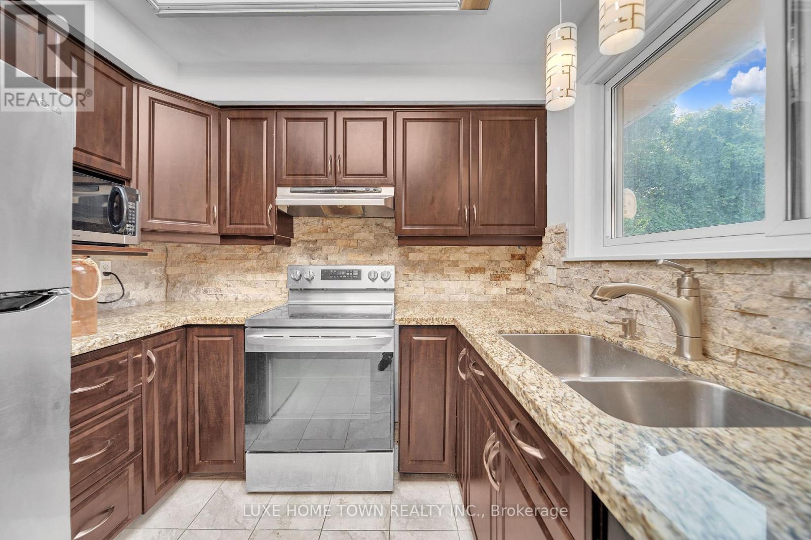 764 Hillcrest Road, Pickering, Ontario  L1W 2P4 - Photo 8 - E12309340