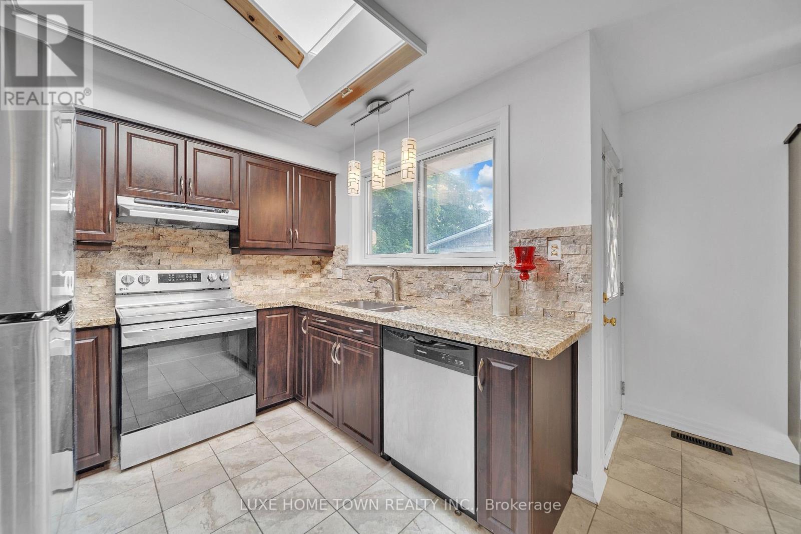 764 Hillcrest Road, Pickering, Ontario  L1W 2P4 - Photo 9 - E12309340