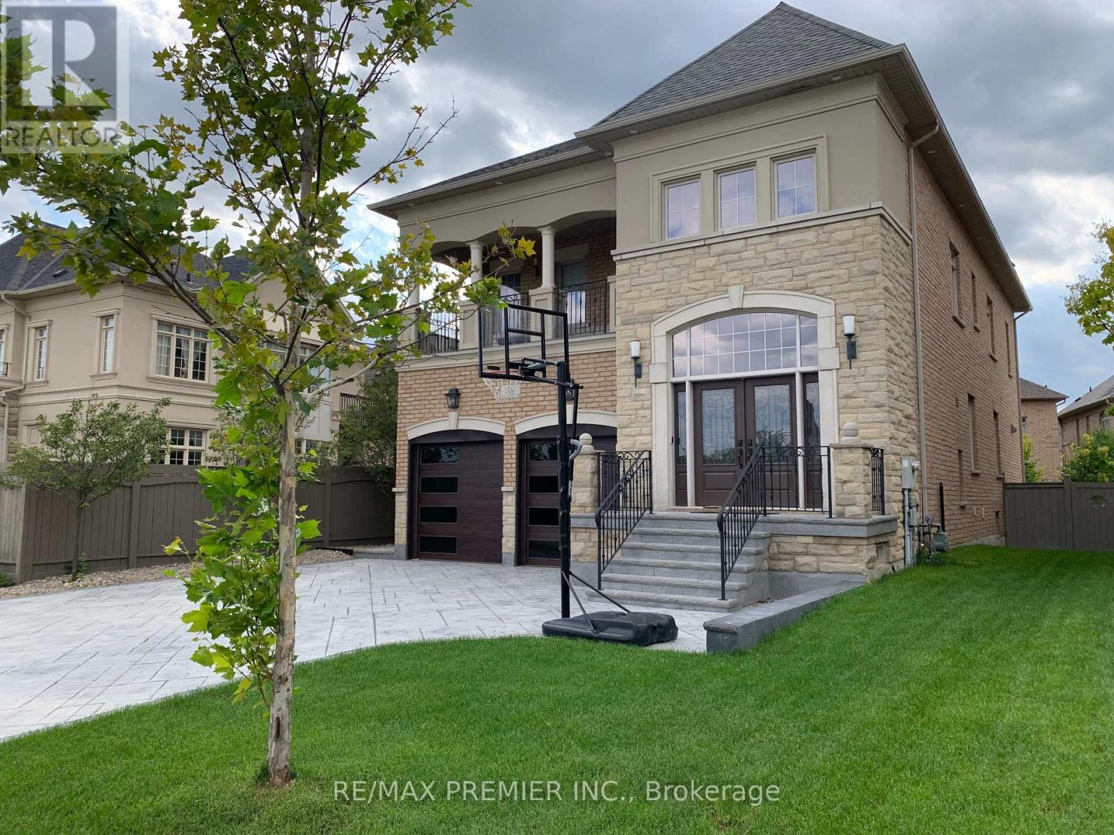 Property at 76 ORLEANS CIRCLE image 1