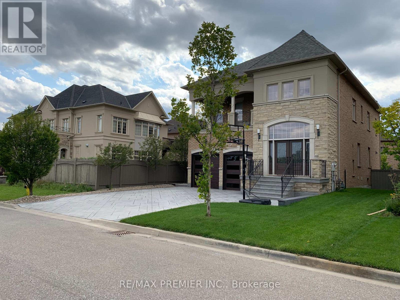 Property at 76 ORLEANS CIRCLE image 2