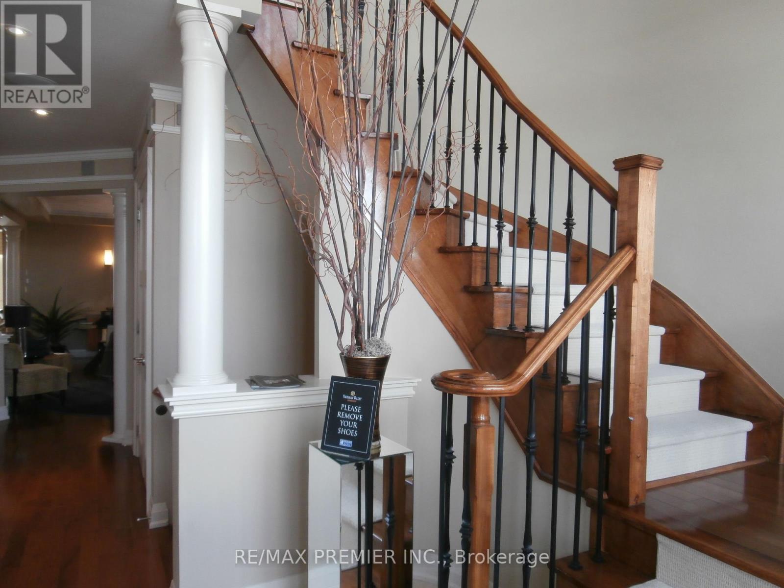 Property at 76 ORLEANS CIRCLE image 4