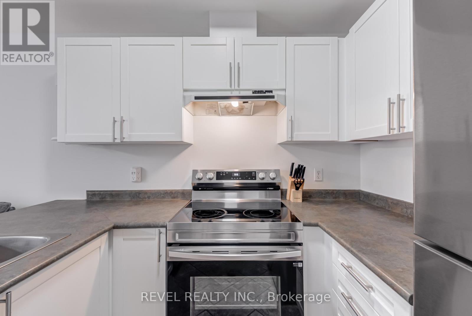 98 Connolly Street, Toronto, Ontario  M6N 5G3 - Photo 16 - W12309345