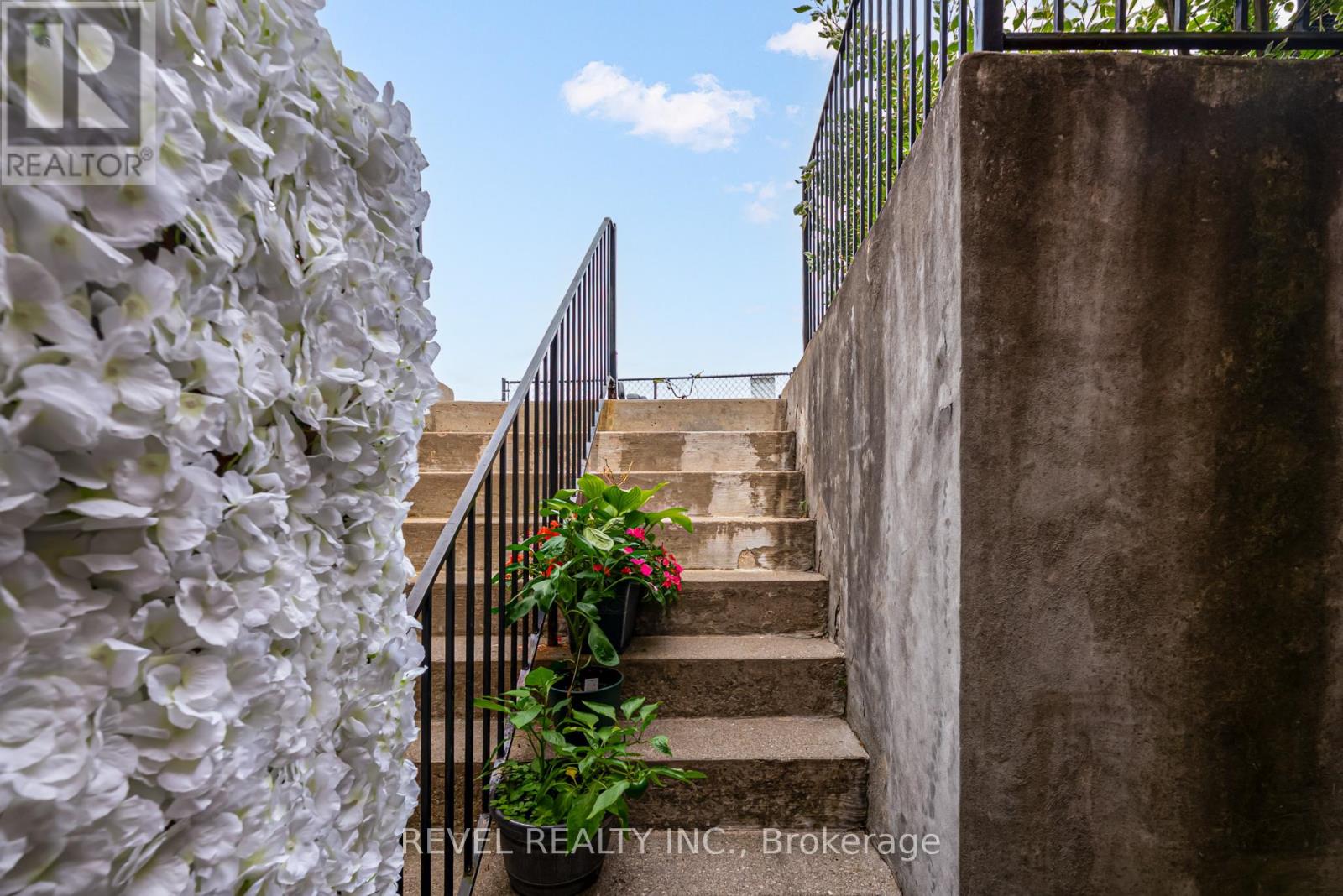 98 Connolly Street, Toronto, Ontario  M6N 5G3 - Photo 27 - W12309345