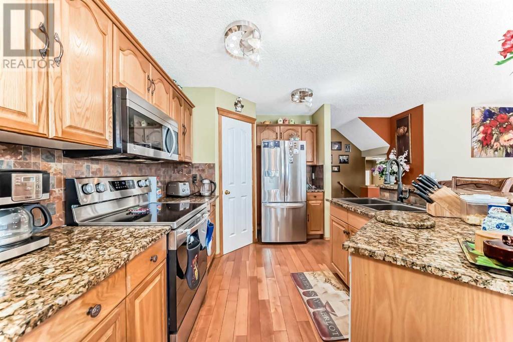 Property at 159 Bridlewood Road SW image 4