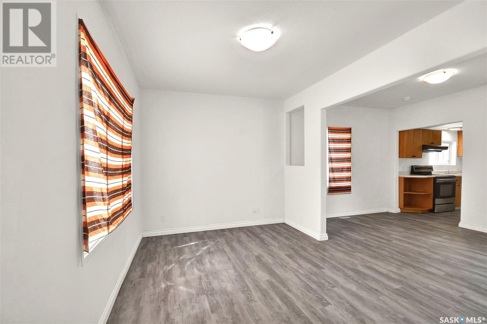 202 32nd Street W, Saskatoon, Saskatchewan  S7L 0S4 - Photo 3 - SK013871