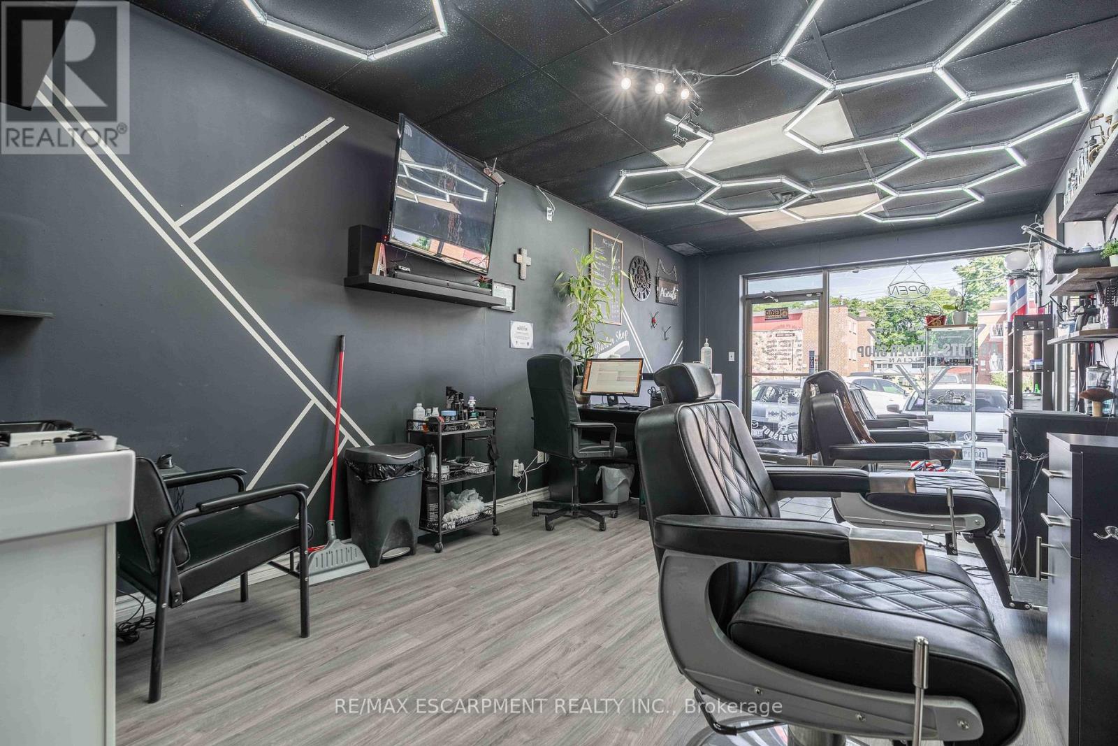 5 - 720 Upper James Street, Hamilton, Ontario  L9C 2Z9 - Photo 7 - X12309379