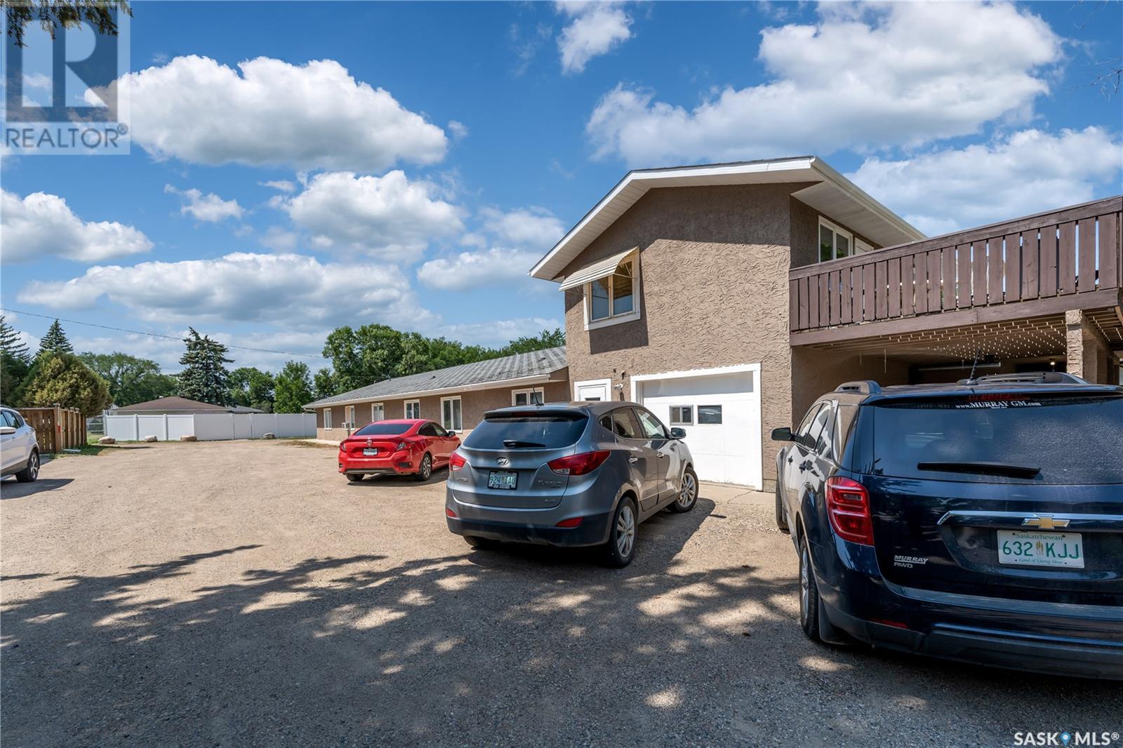 1236 3rd Avenue Nw, Moose Jaw, Saskatchewan  S6H 3V3 - Photo 3 - SK013858